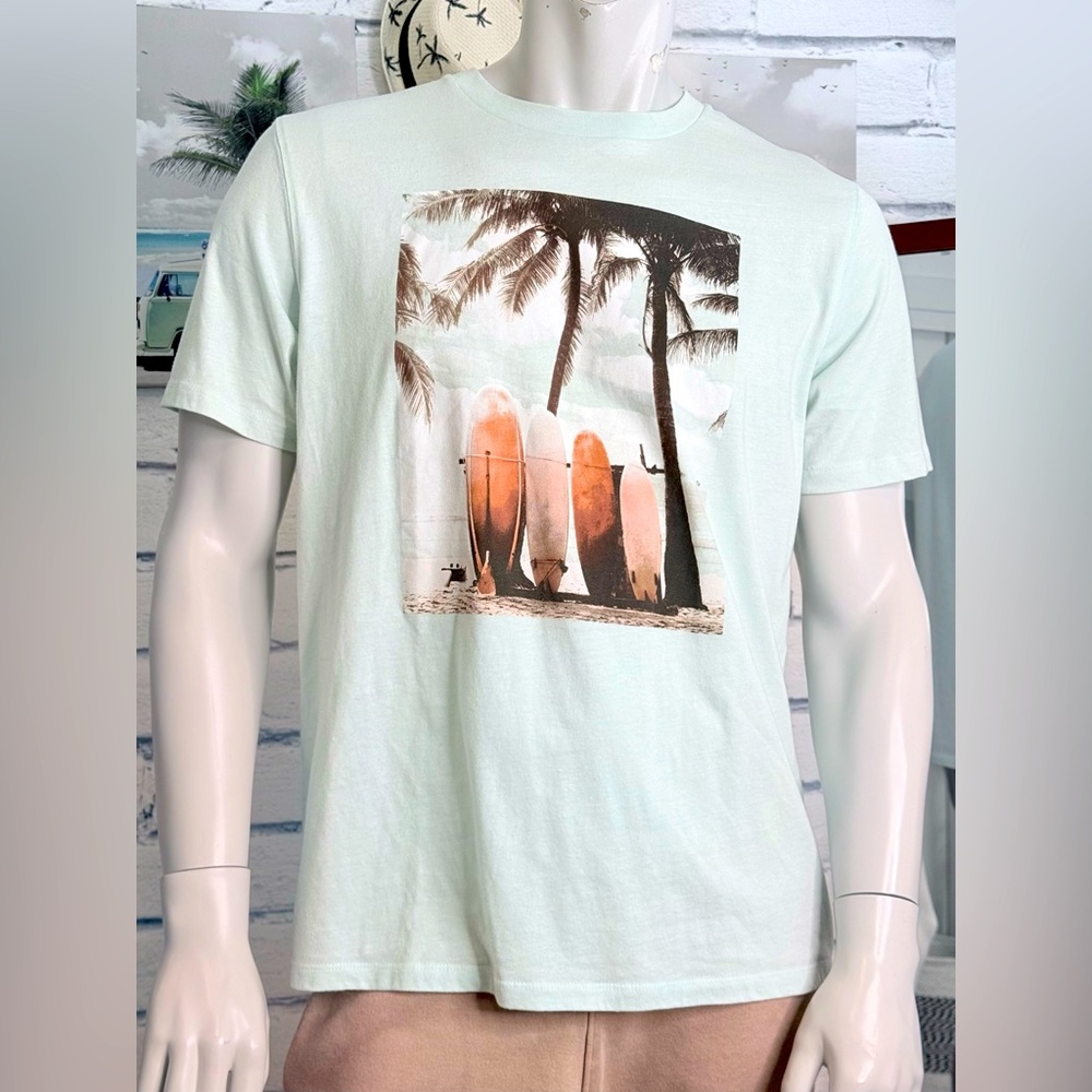 Old Navy Soft-Washed Palm Tree & Surfboards Graphic T-Shirt - Picture 4 of 7